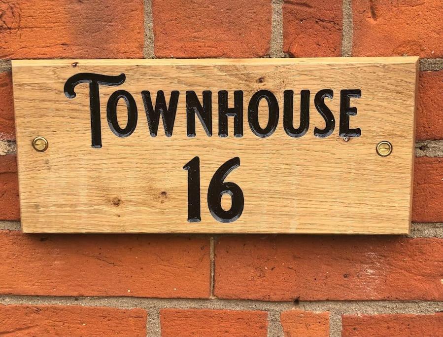 Вилла The Town House Эйлшем Экстерьер фото